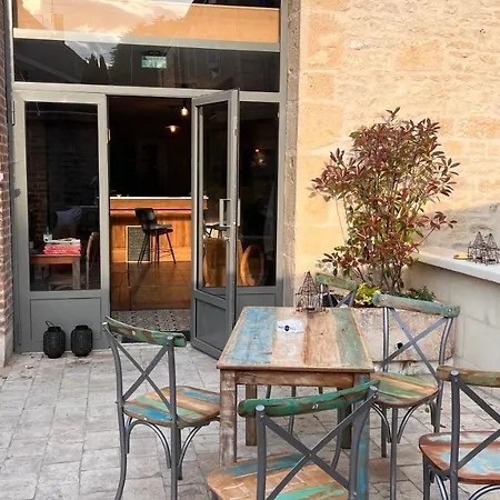 L'artelier Dans Ma Cour Bed & Breakfast *