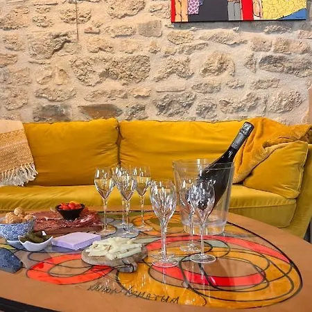 לינה וארוחת בוקר L'artelier Dans Ma Cour